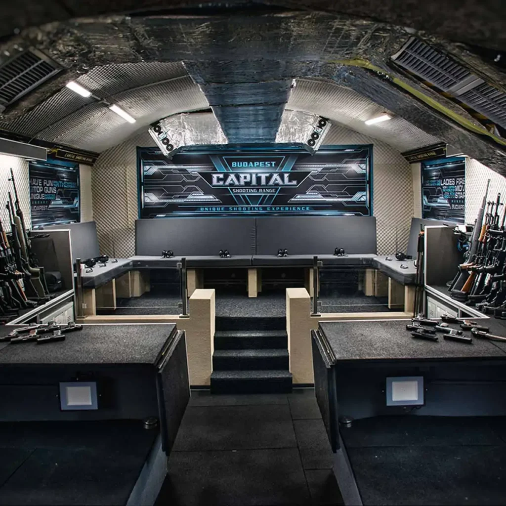 Střelecký sektor a hlediště (auditorium) na střelnici Budapest Shooting Range