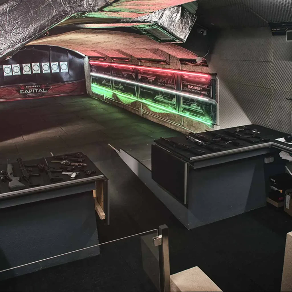 Terče a střelecká dráha (palebná lajna) na střelnici Budapest Shooting Range