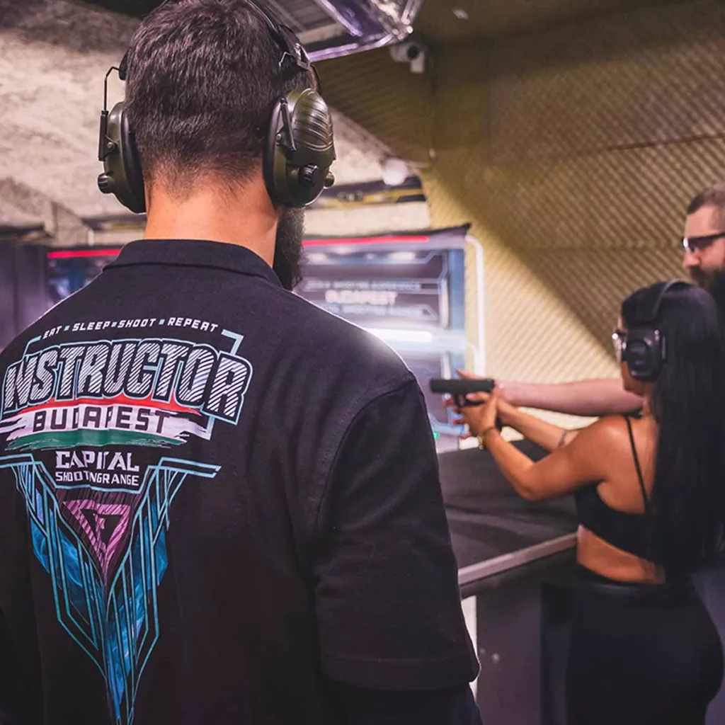 Bezpečný a zábavný program s našimi instruktory na střelnici Budapest Shooting Range